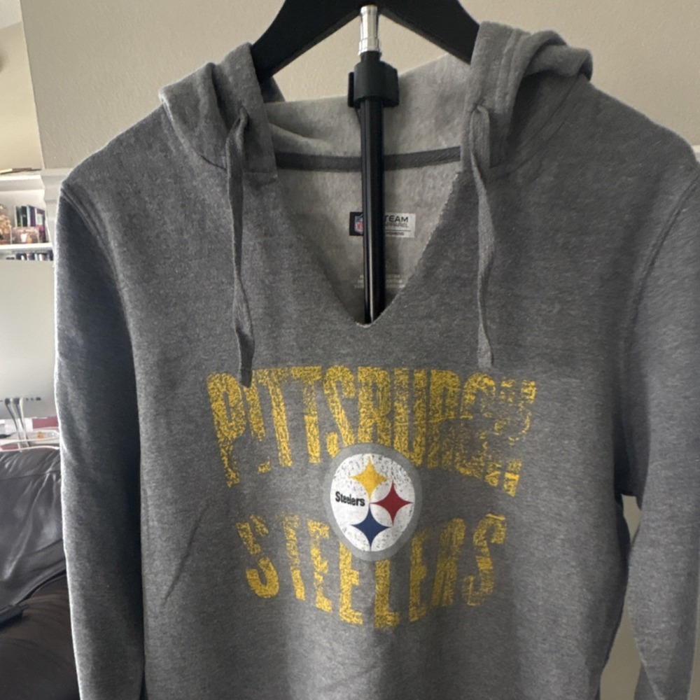 NFL Team Apparel Pittsburgh Steelers Womens Gray V Neck Pullover Hoodie L